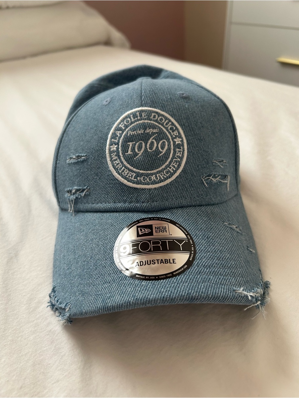 New Era Distressed Denim 9FORTY Cap - Light Blue